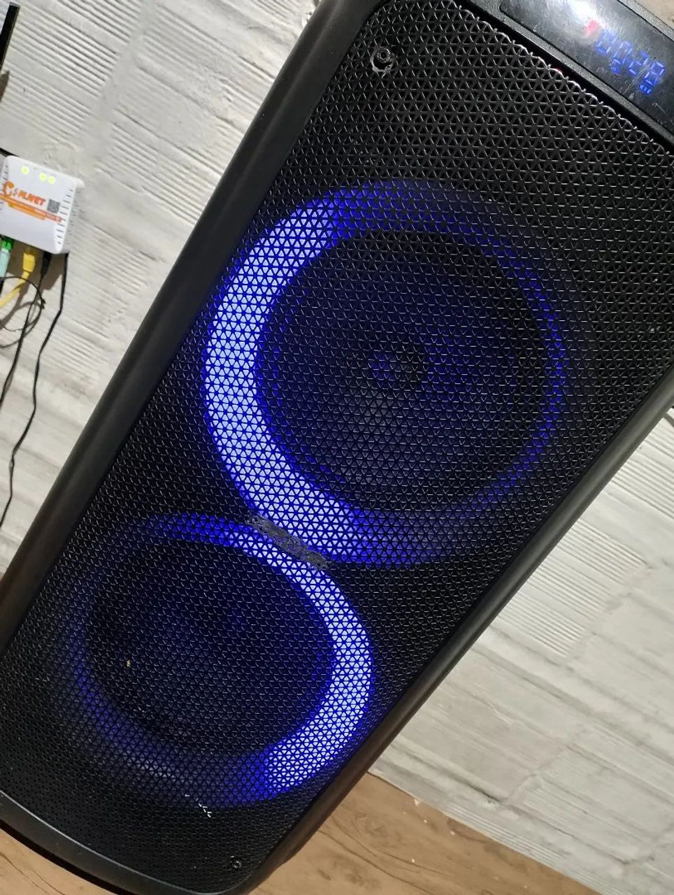 Uma caixa amplificada Trc444676764148049924