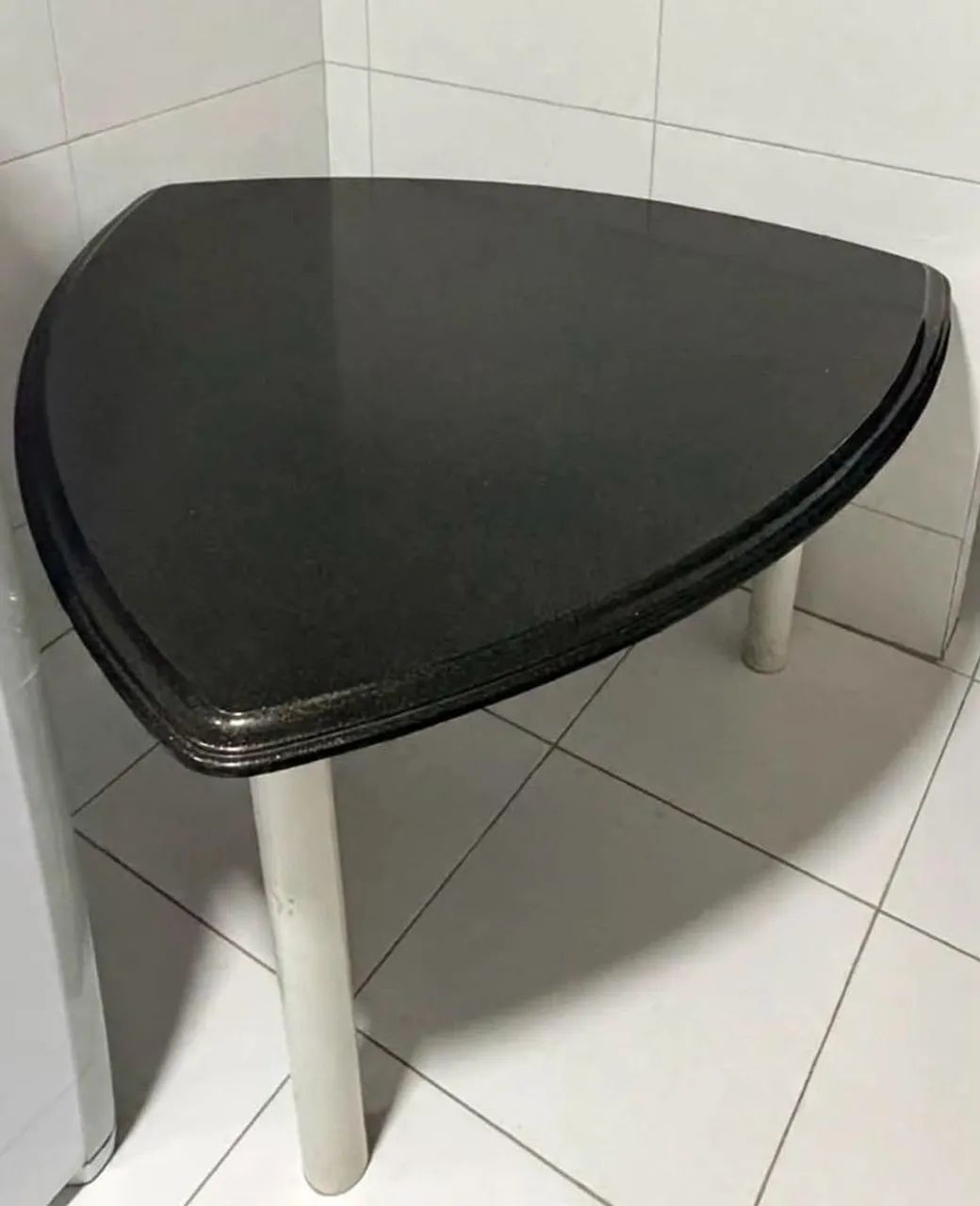 Mesa em formato de V
