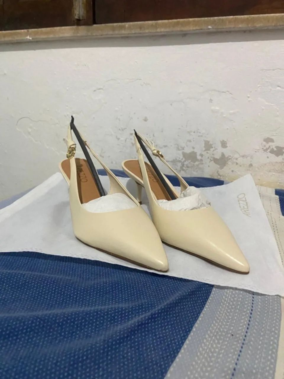 Scarpin Off-white Couro Slingback - Foto 5