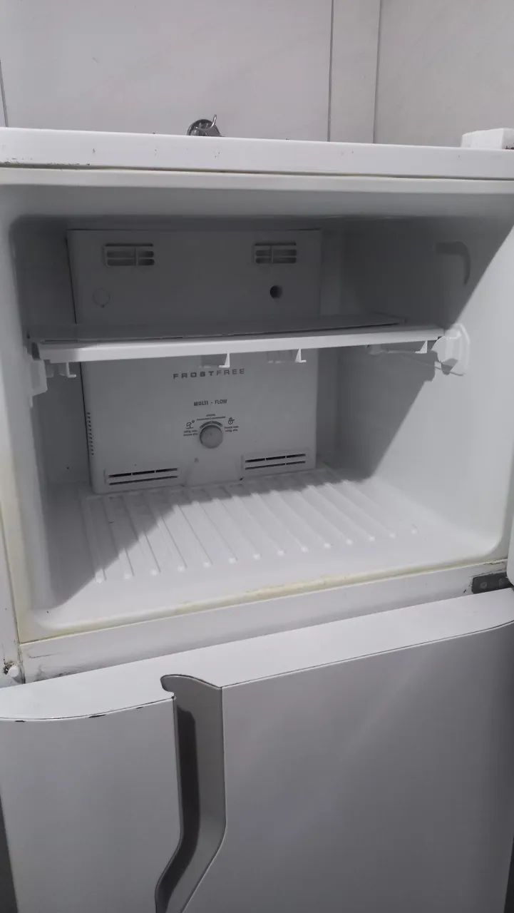 Geladeira Eletrolux Frost Free/Turbo Drinks 310 litros - Foto 4