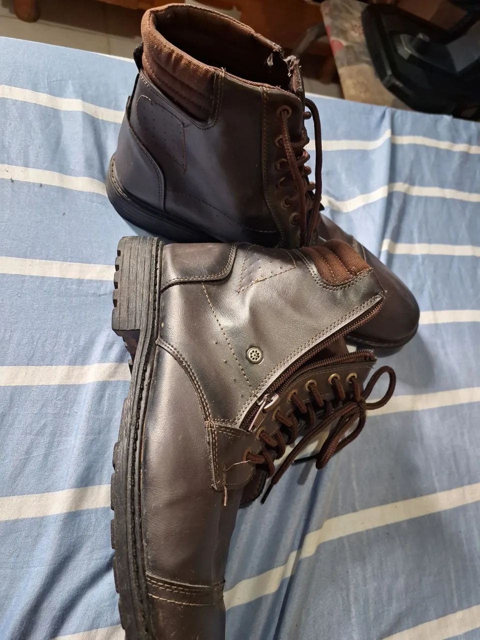 Bota cano média couro bom estado. 44 - Foto 2