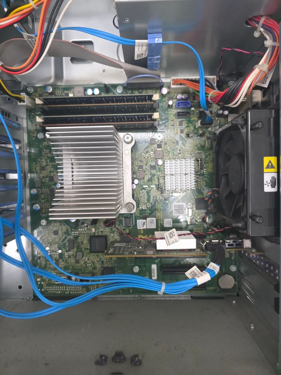 Servidor Dell PowerEdge T110 II | 32GB ECC | 2x SAS 1TB + 2x SATA | Homelab / Proxmox - Foto 2