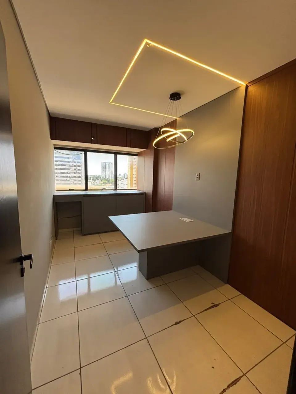 SALA COMERCIAL MOBILIADA PARA LOCAÇÃO  EDIFÍCIO WORK CENTER