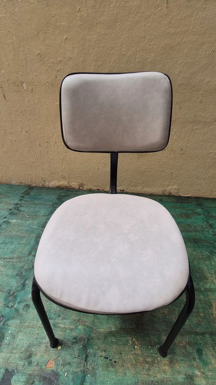 Cadeira de escritório simples cinza - Foto 2