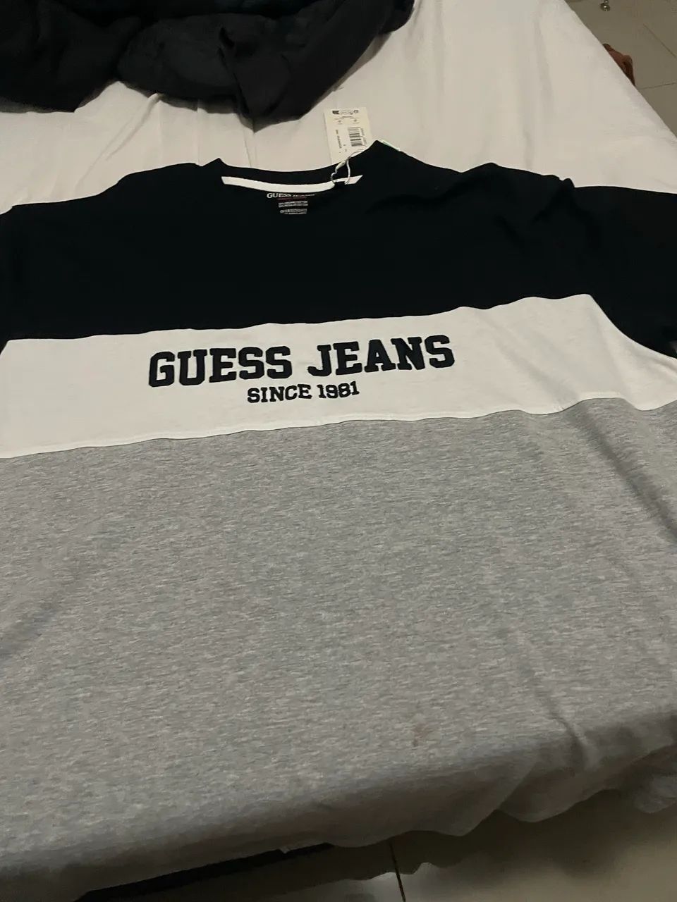 Vendo camiseta Guess Jeans 