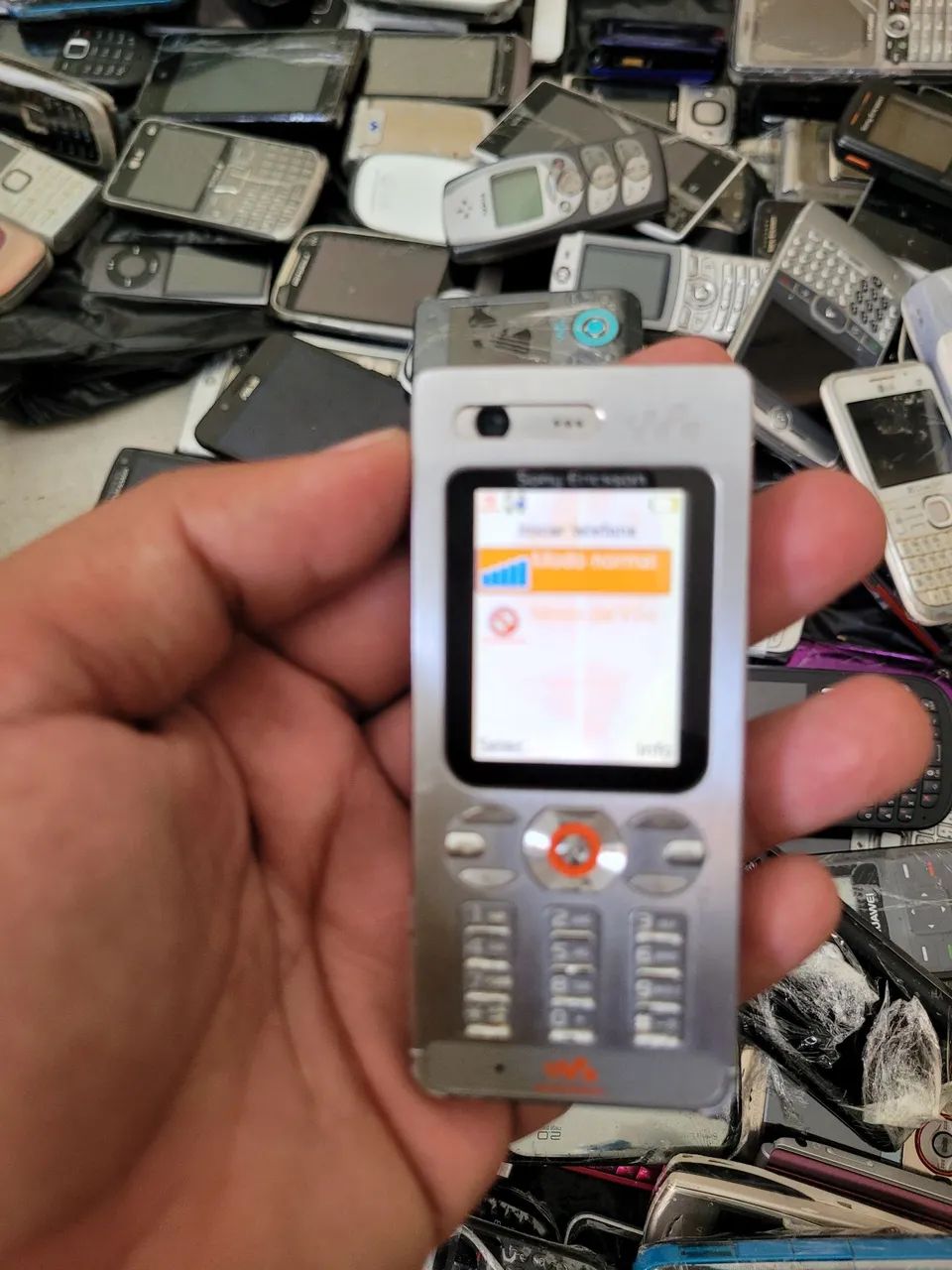 Sony Ericsson W880i Colecionador Celular Antigo  - Foto 2