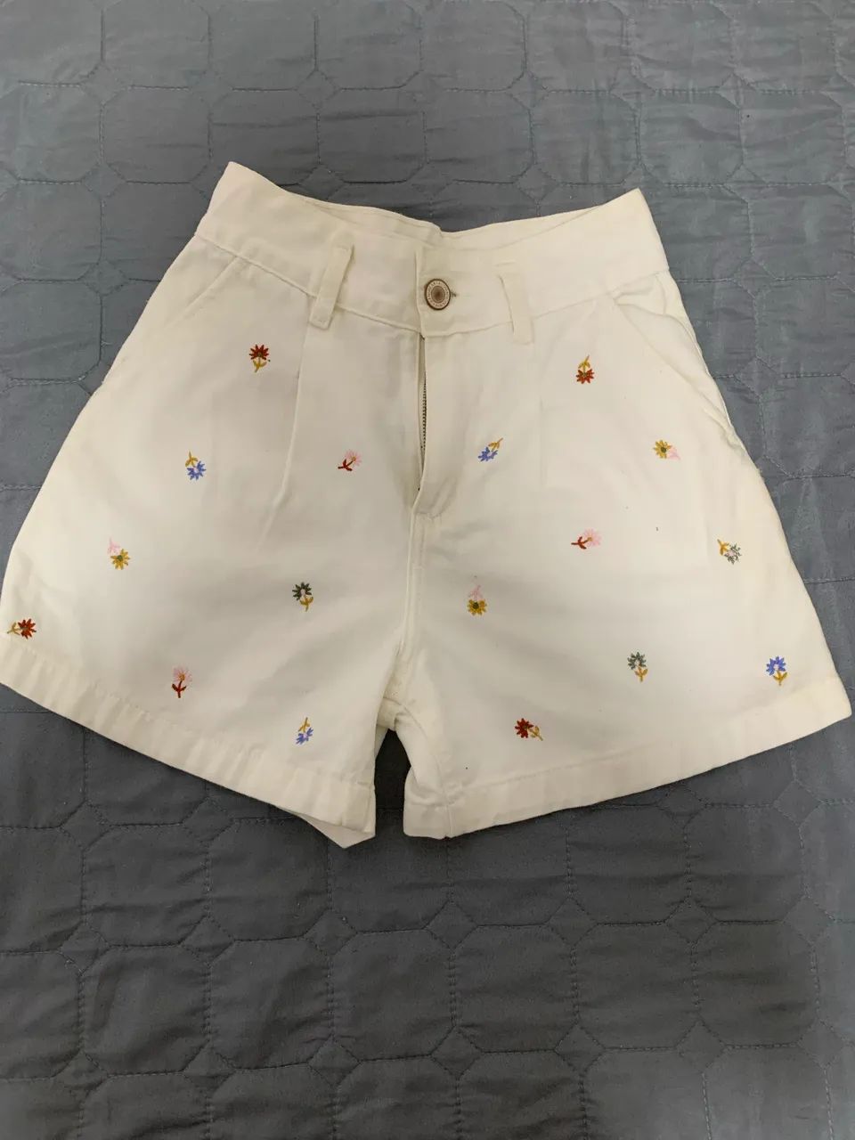 SHORT OFF WHITE FEMININO 