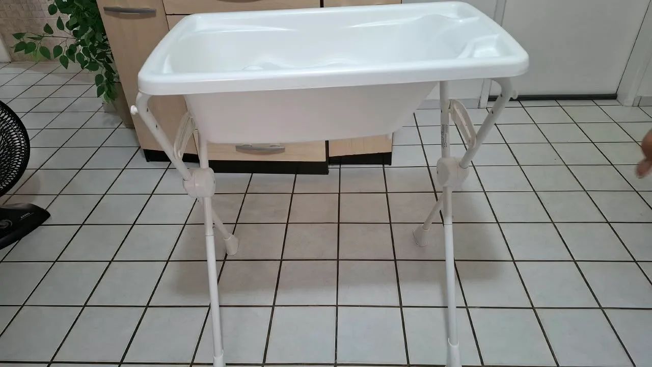 Banheira de bebê com suporte
