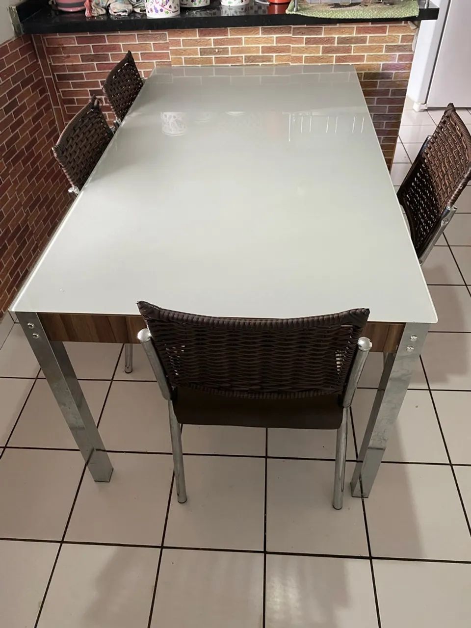Mesa de Jantar com tampa de Vidro