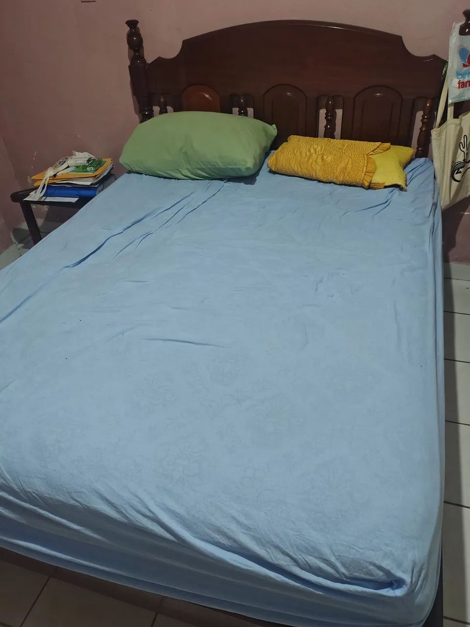 Cama de madeira maciça com colchão de molas - Foto 2