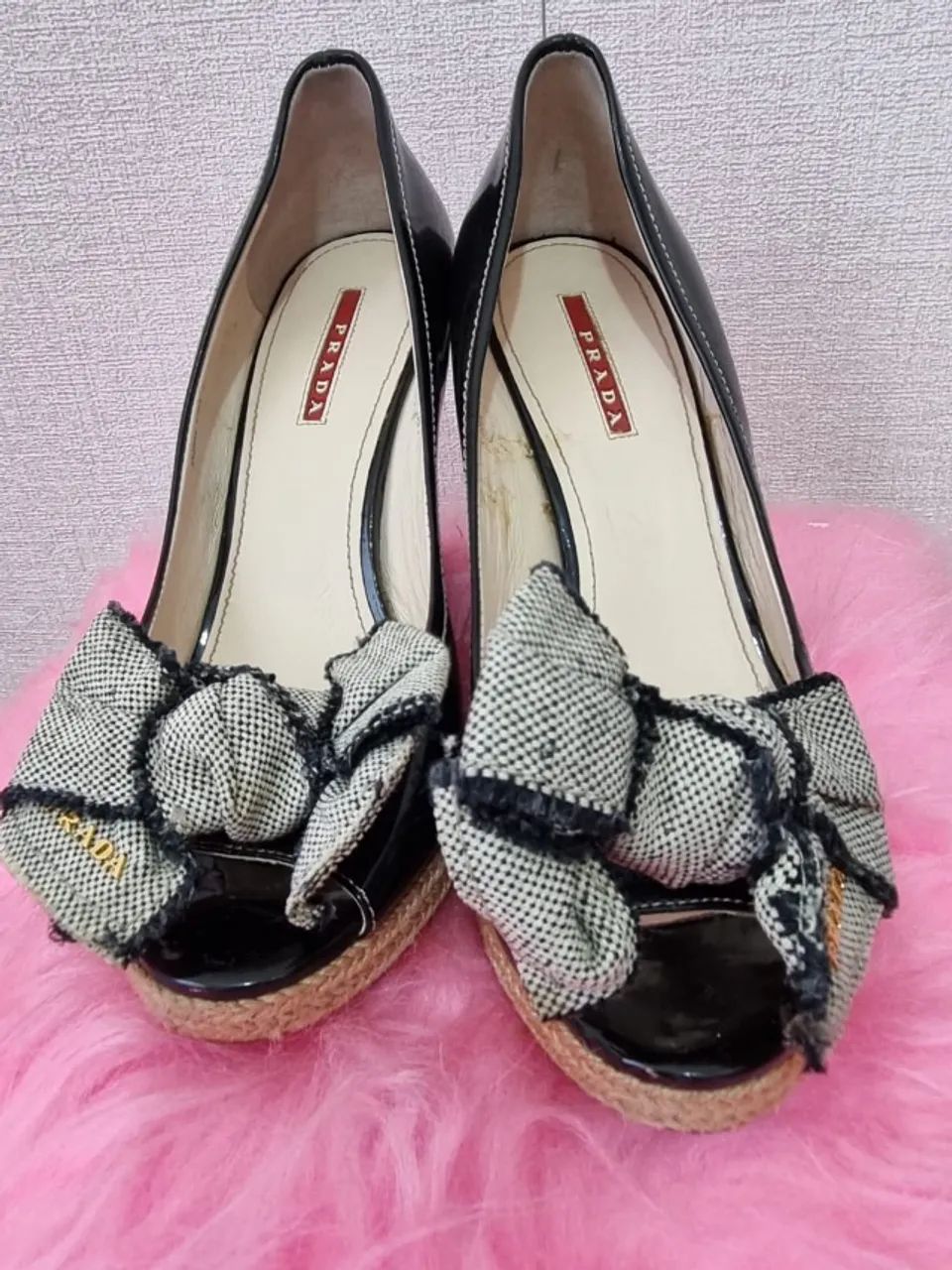 sapato prada anabela verniz preto 36.5 - Foto 5