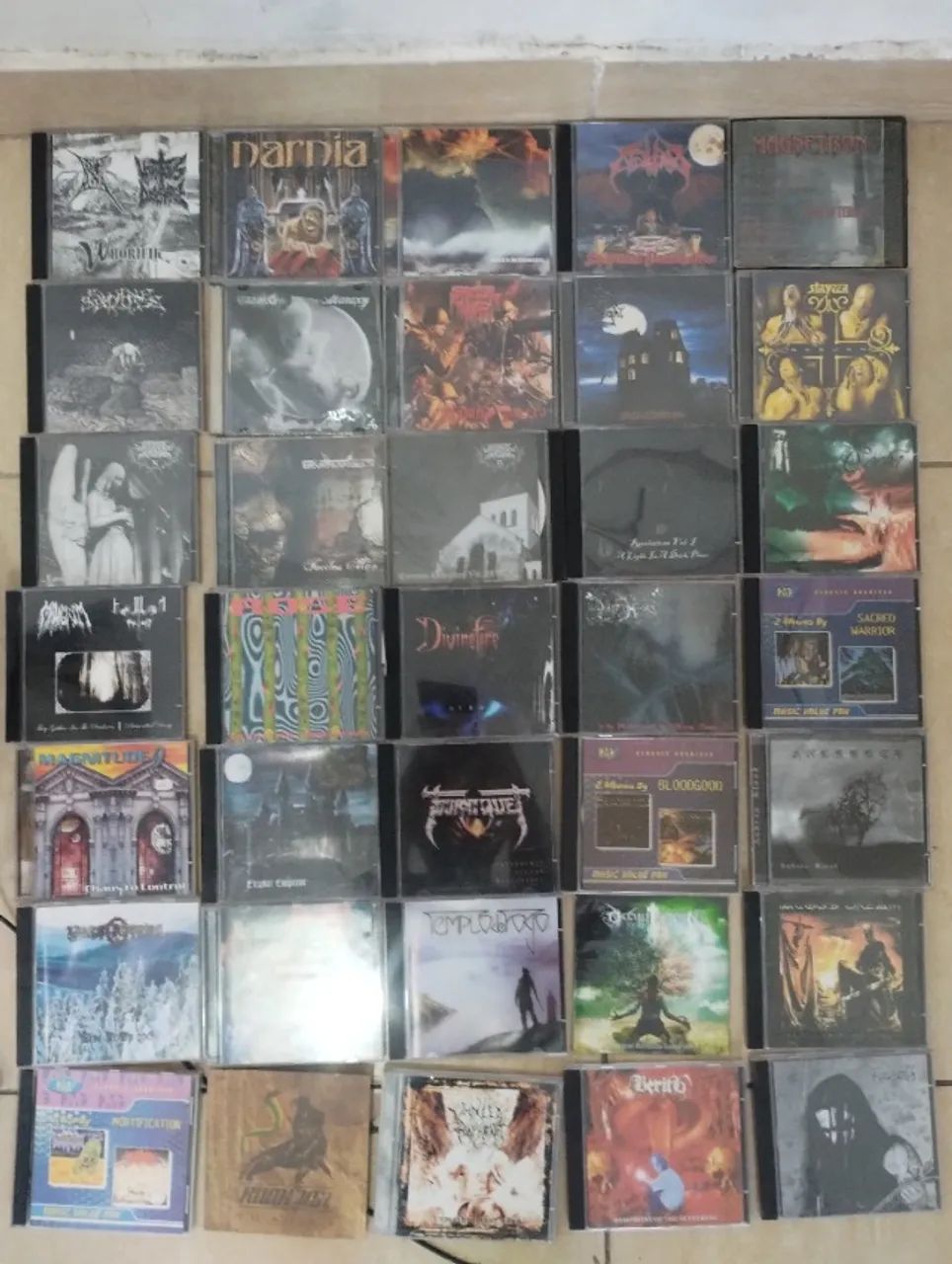 Coleção de CDs e DVDs de Metal Cristão