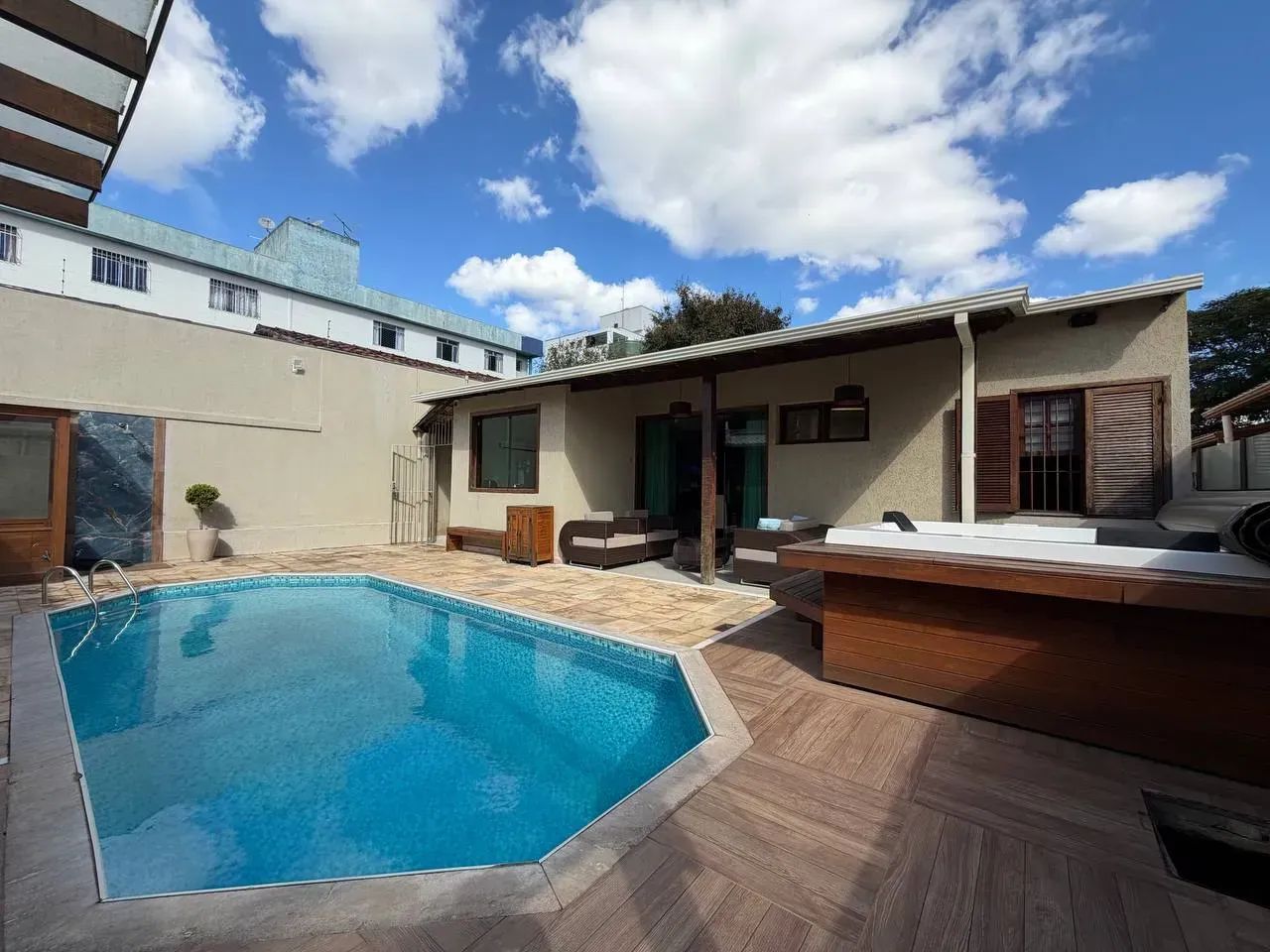 Casa Mobiliada para aluguel no Bairro Paquetá na região da Pampulha em Belo Horizonte!