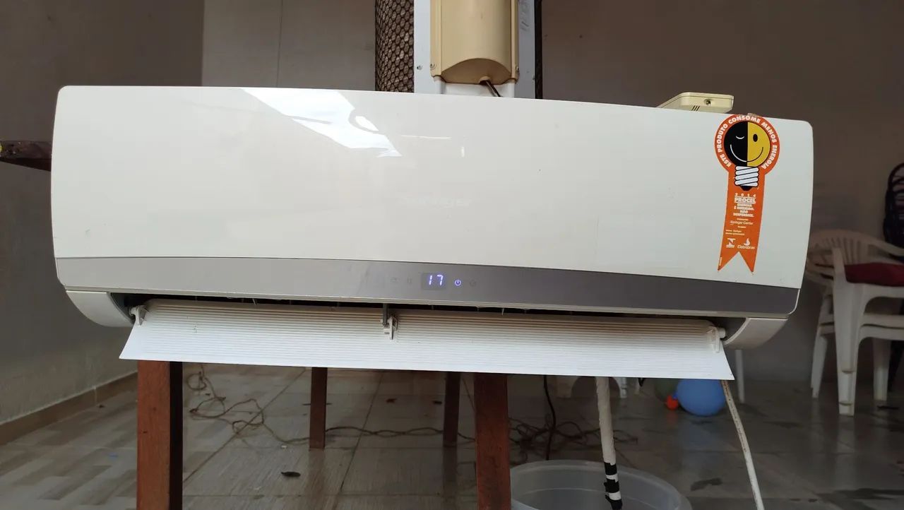 Vendo central de ar 9 mil BTUs.