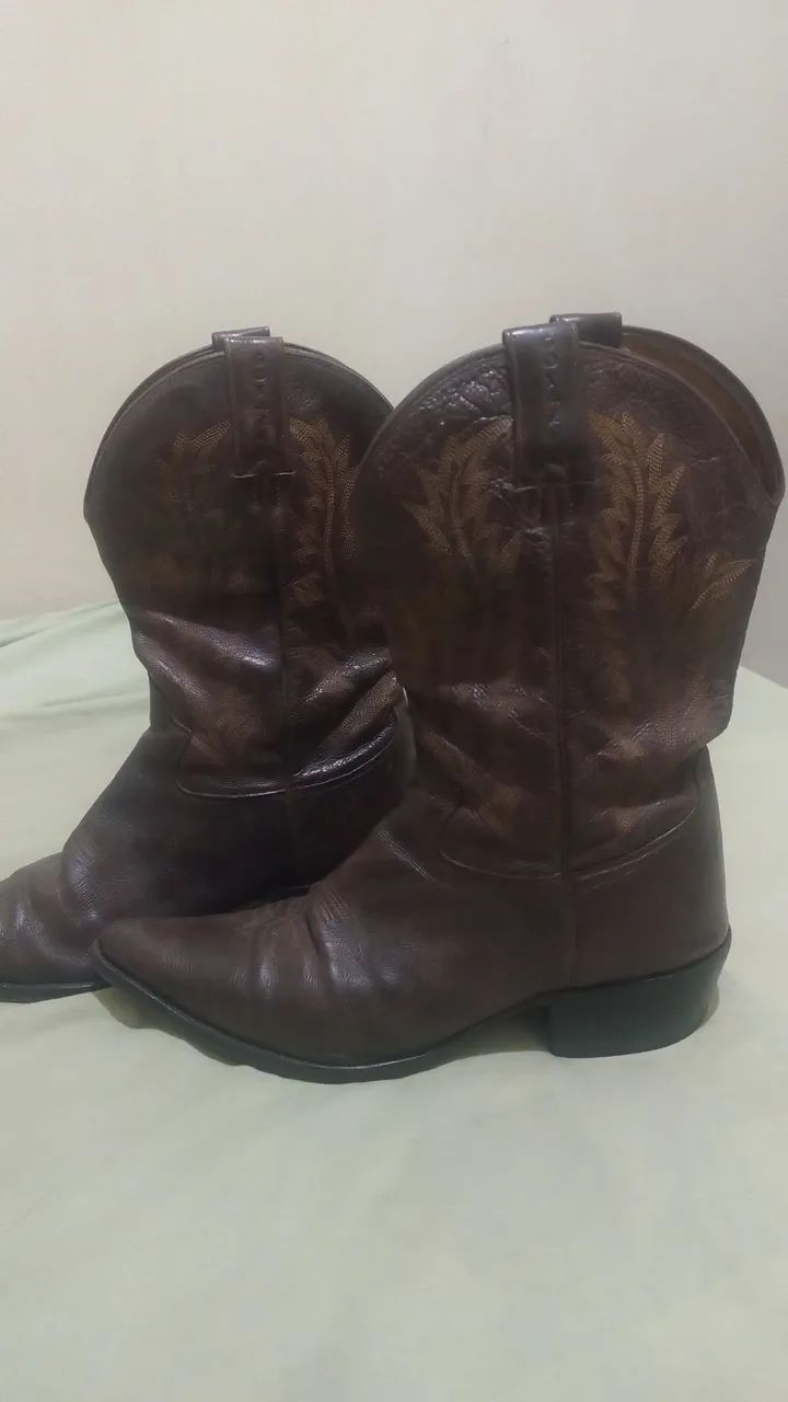 Vendo 02 botas elite 100% brutas - Foto 2