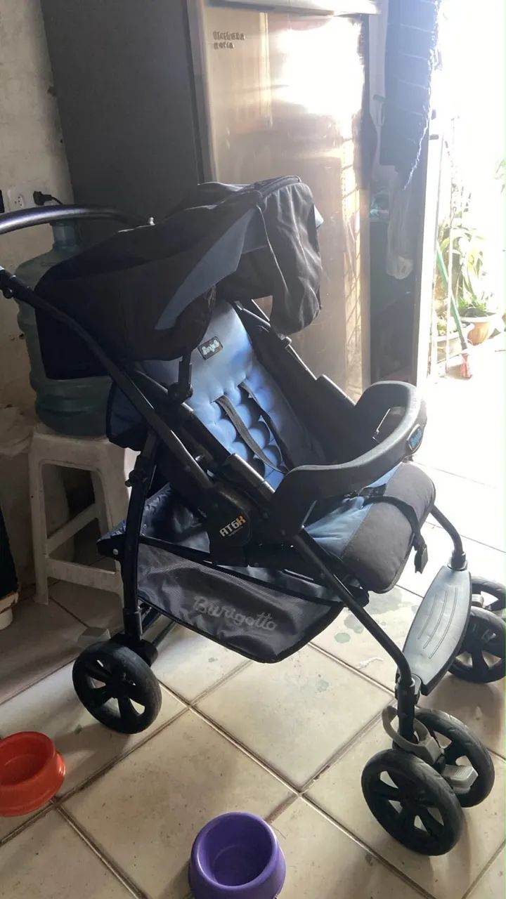 Carrinho de passeio semi novo