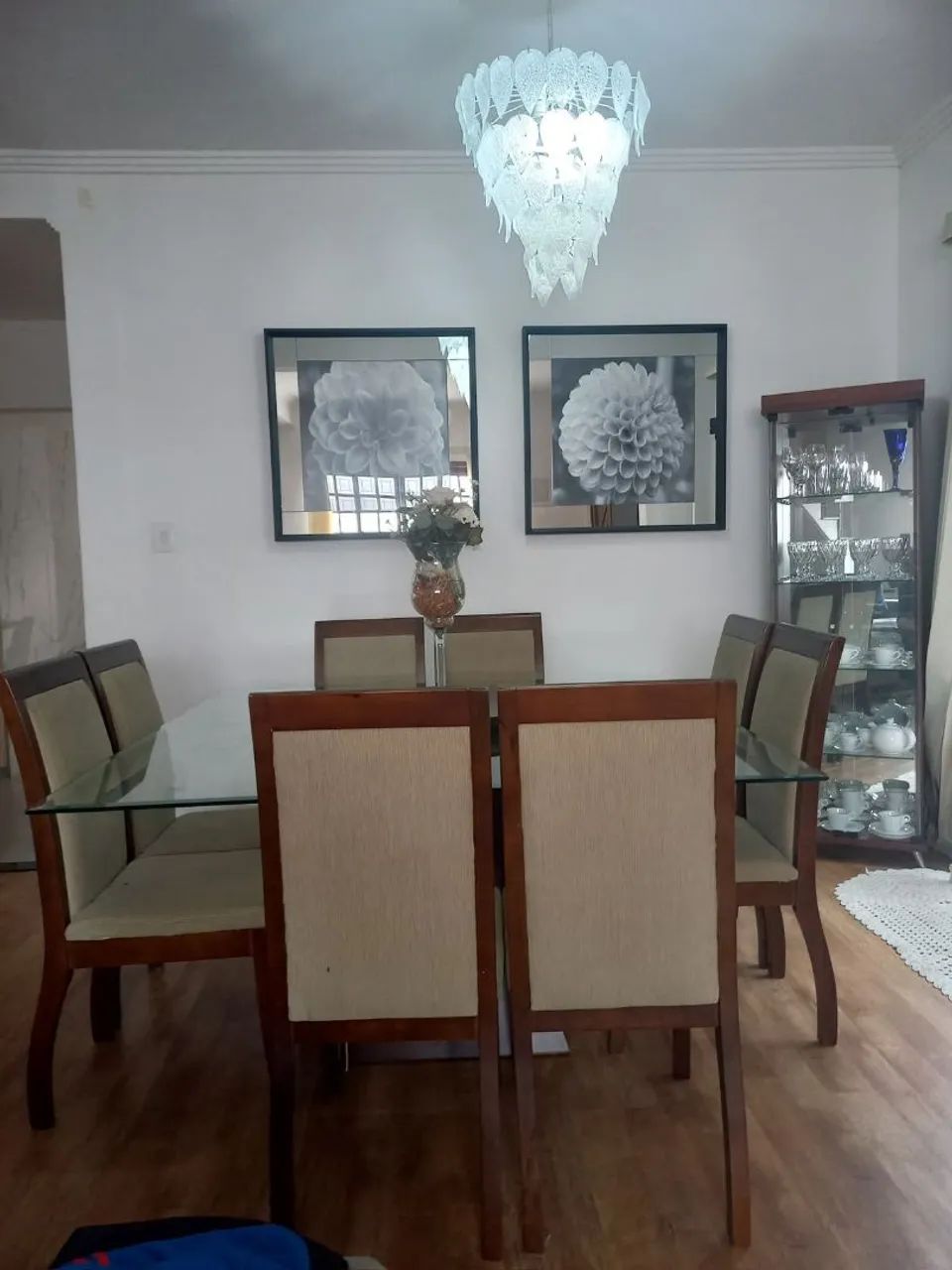 Mesa de jantar com 8 cadeiras em madeira maciça  - Foto 3