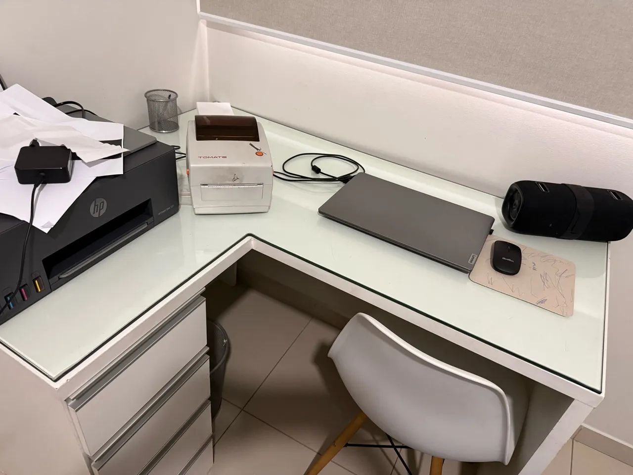 Escrivaninha Mdf com vidro + cadeira - Foto 3