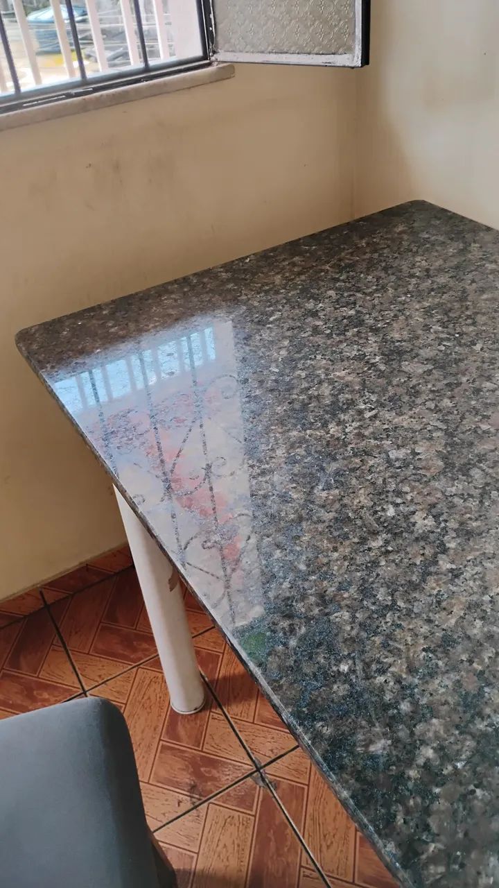 Mesa de mármore + 2 cadeiras  - Foto 3