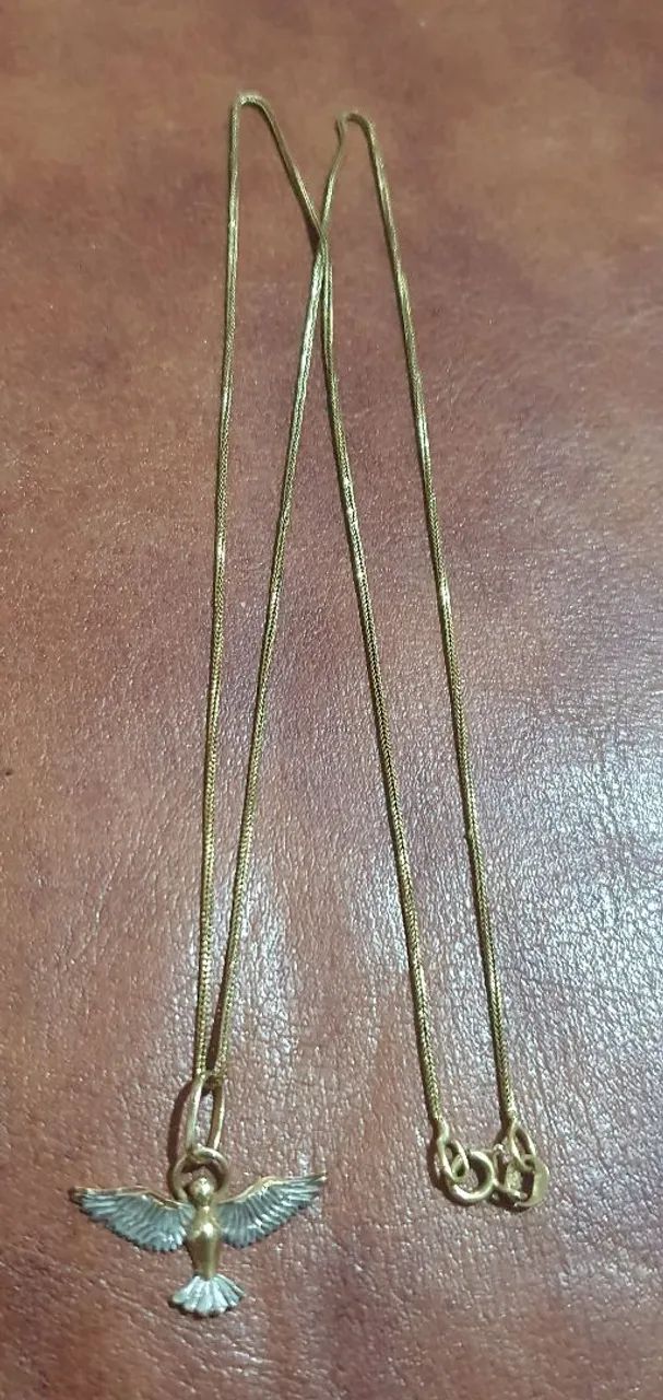 Cordão em ouro 18k com pingente espírito santo 