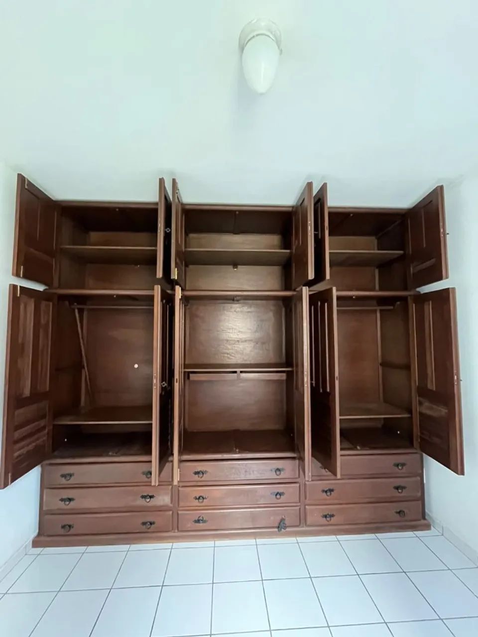 Vendo guarda roupa de madeira  - Foto 3
