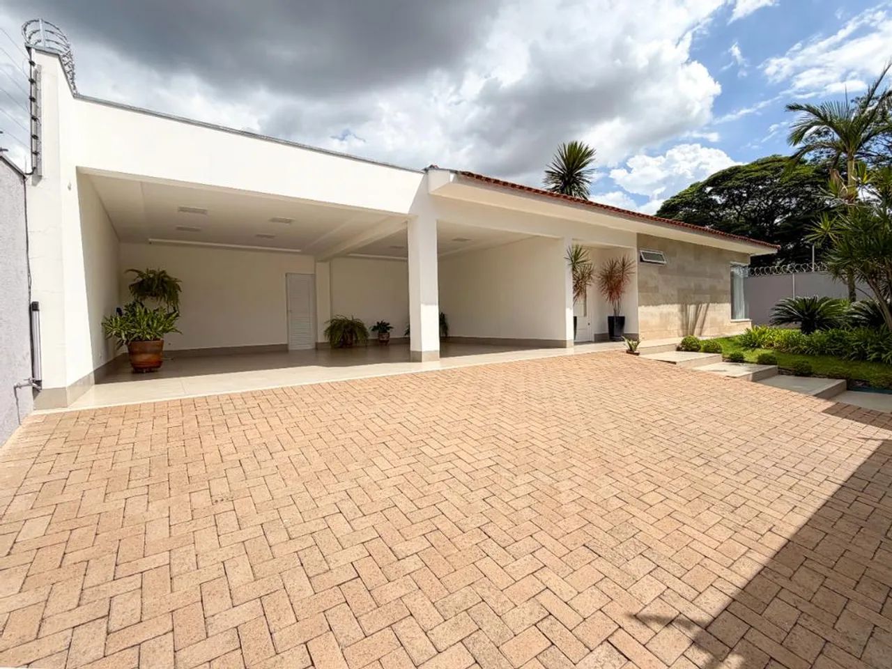 Casa à venda em Maringá, Zona 05, com 3 quartos, com 279.28 m² - Foto 2
