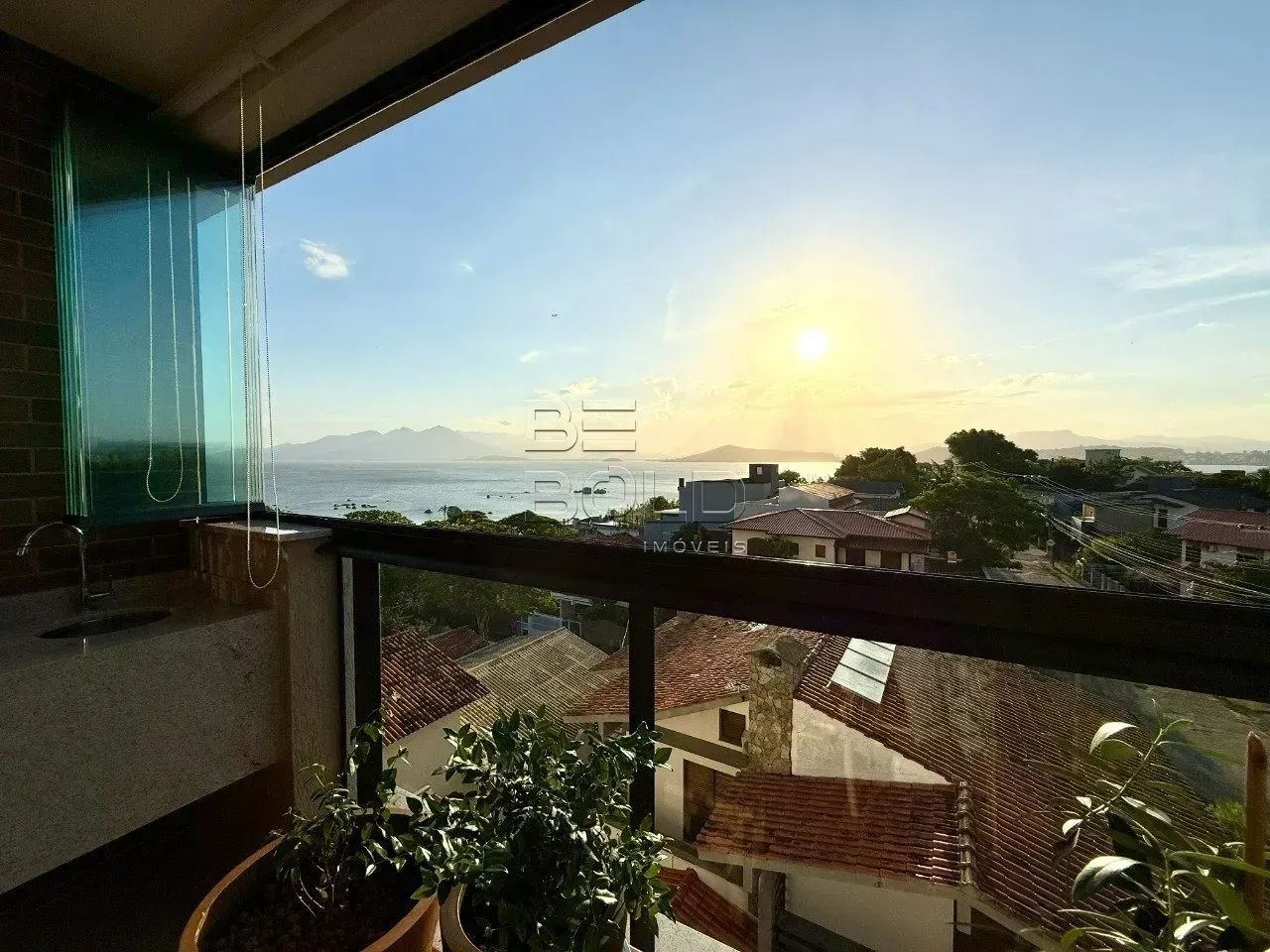 Apartamento com vista mar e 3 dormitórios no Colinas Itaguaçu - Foto 4