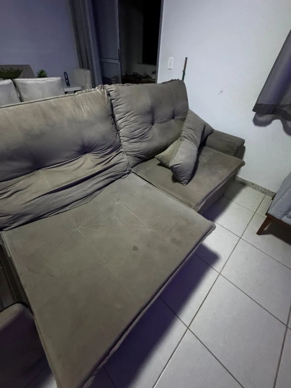 Sofá Retraátil D26 veludo Marrom65573815764866121
