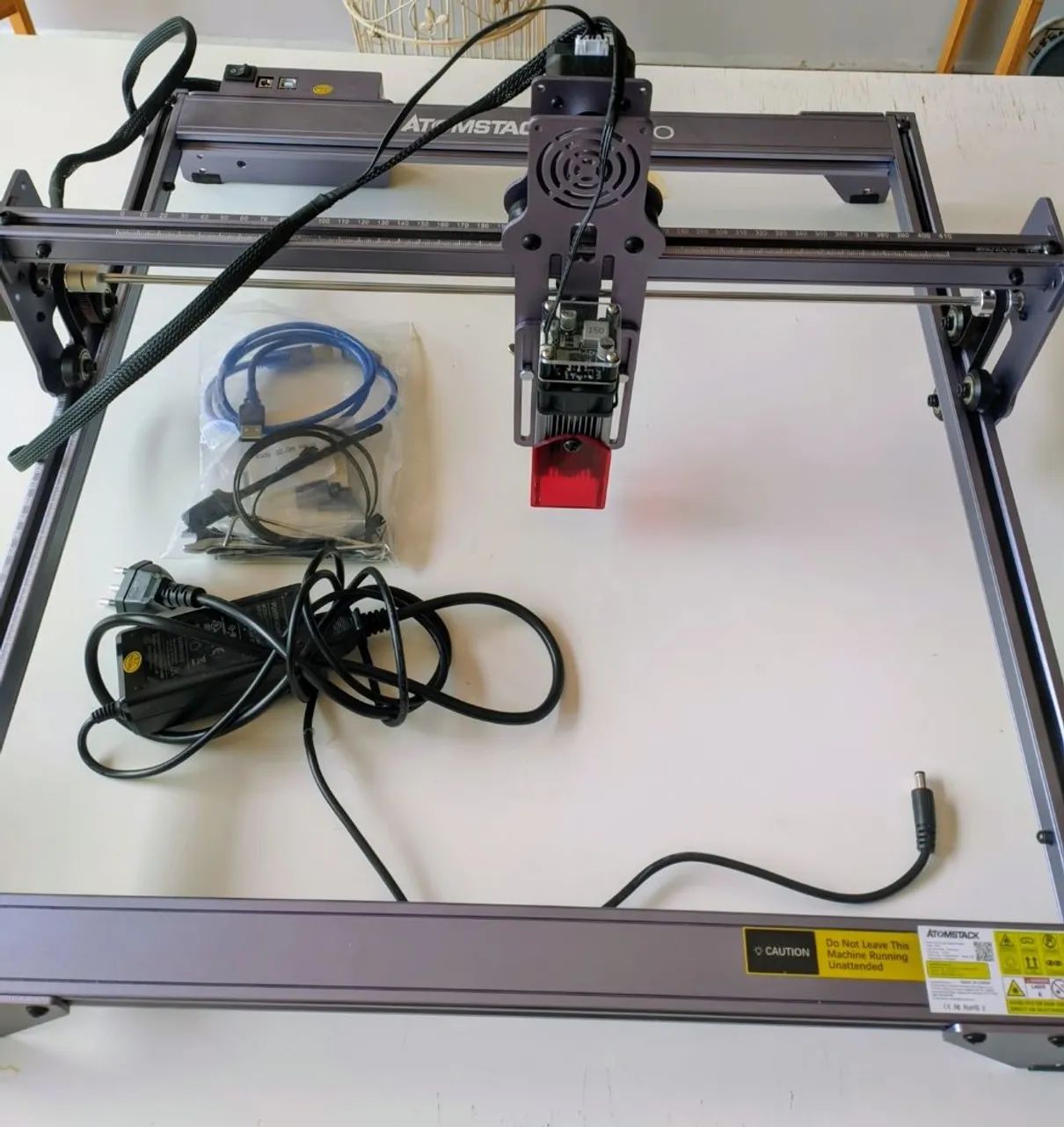 Máquina de corte e gravação a laser 
