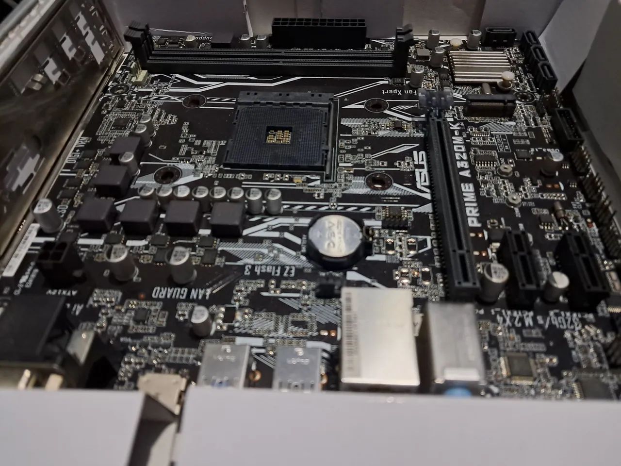 Placa-mãe ASUS Prime A320M-K AM4 - Completa com Espelho e Suportes - Foto 3