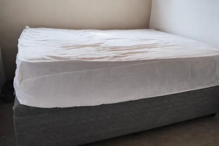 Base-cama com baú CASAL