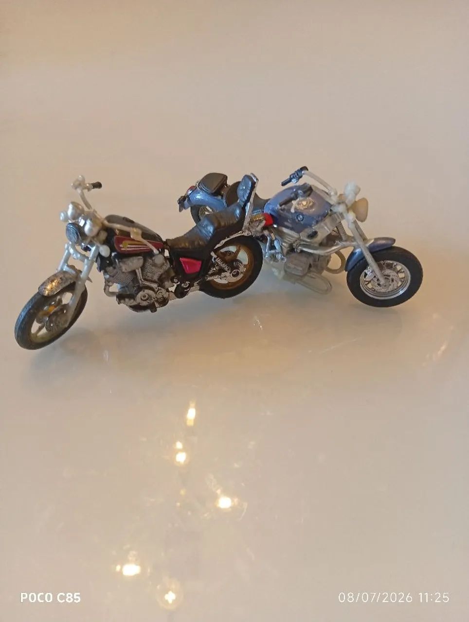 Duas miniaturas de motos 