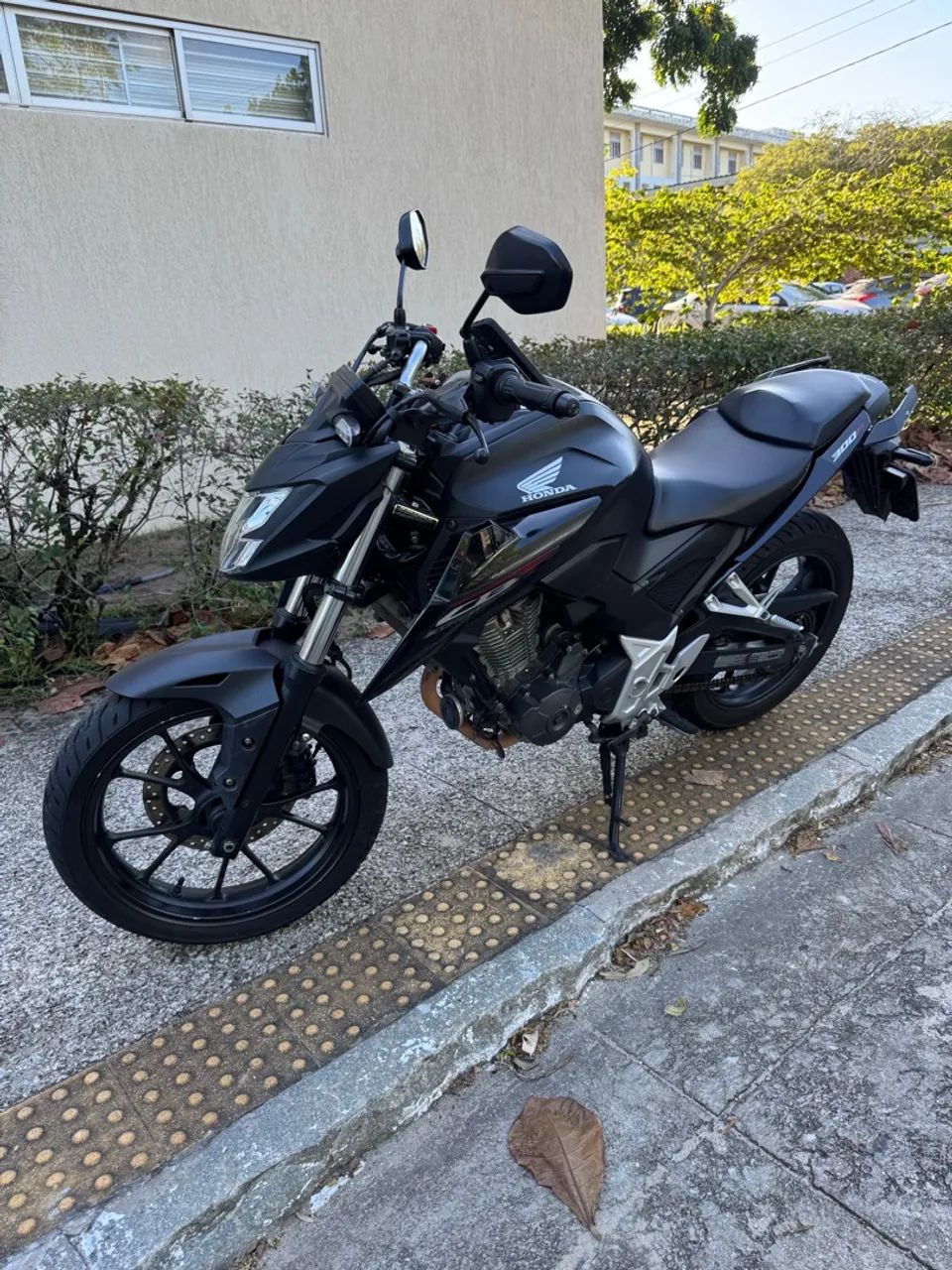 Cb 300f 