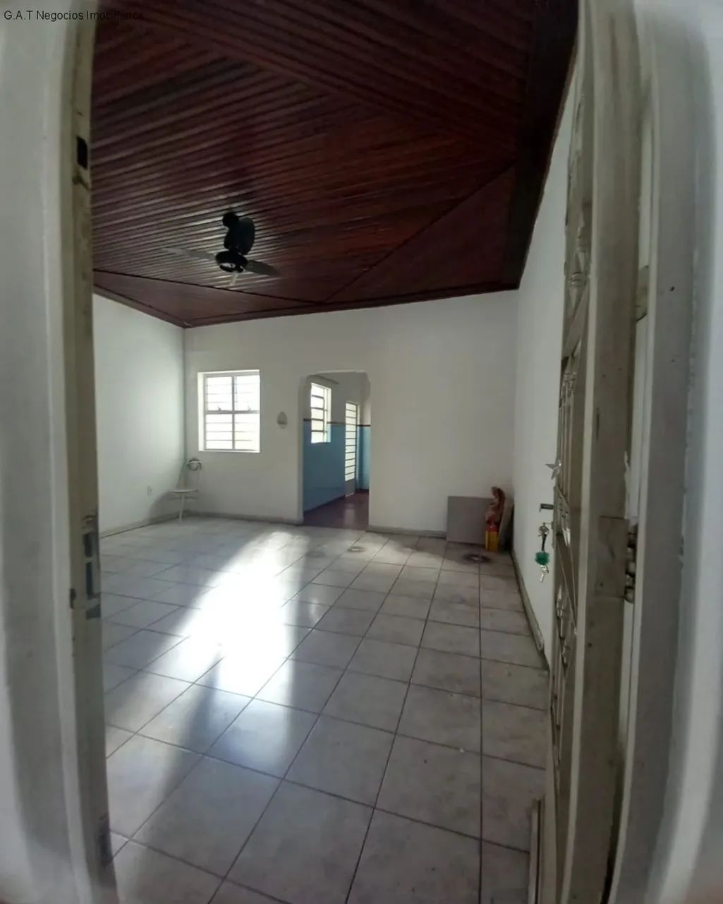 Casa à Venda em Sorocaba-SP, Vila Santana: 2 Quartos, 1 Sala, 1 Banheiro, 1 Vaga de Garage - Foto 4