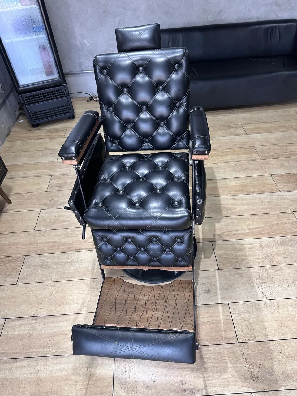 Cadeira para barbeiro de couro  - Foto 3