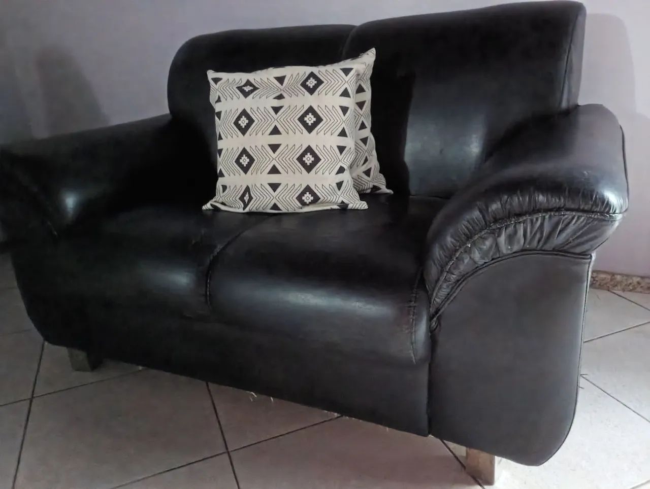 Sofá preto lindo  - Foto 3