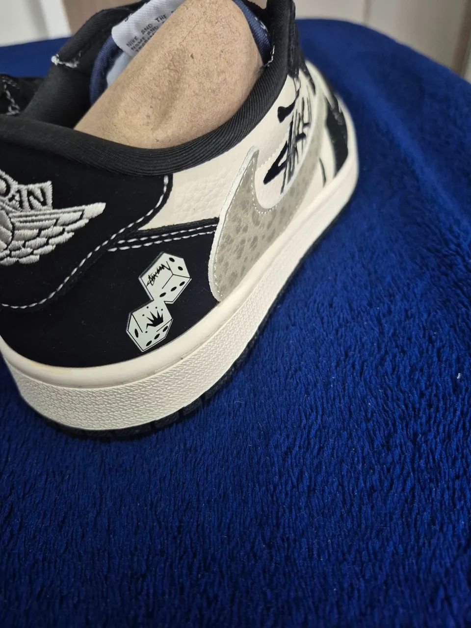 Air Jordan 1 Retro Low OG, tr Travis Scott x Air Jordan e Stüssy