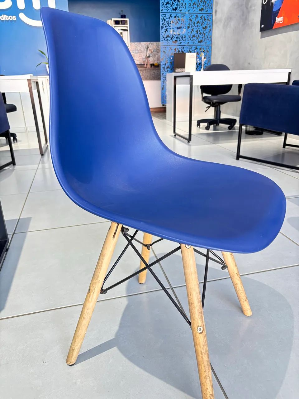 Cadeira Eames - Azul/Madeira  - Foto 2