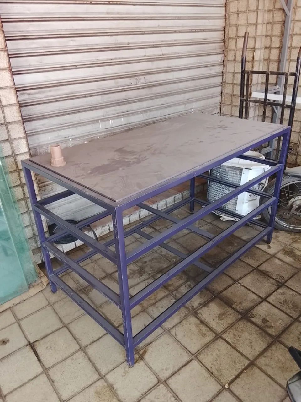 Mesa Expositora Comercial de Ferro - 3 Prateleiras - Loja/Comércio 