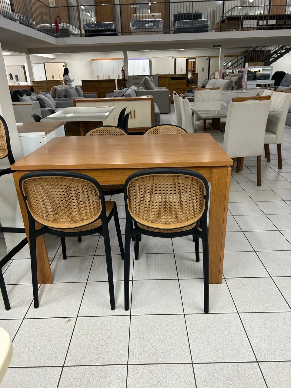 Mesa com 4 cadeiras nova - Foto 3