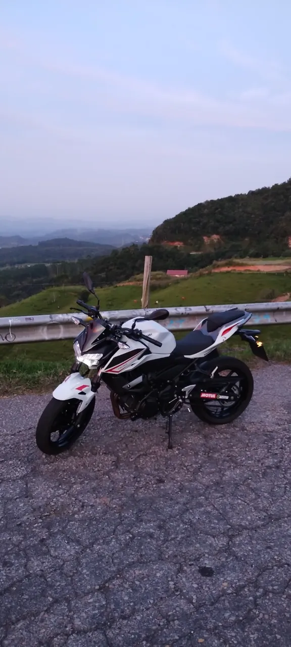Motos Kawasaki Z 400 2022 no Brasil