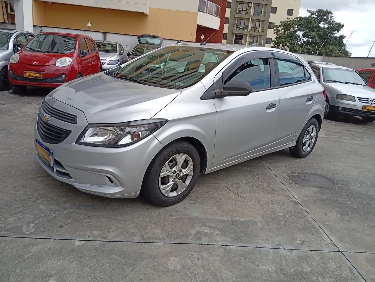 Chevrolet Onix JOY Hatch 1.0 8V Flex Mec. 4P, foto 2 de 12