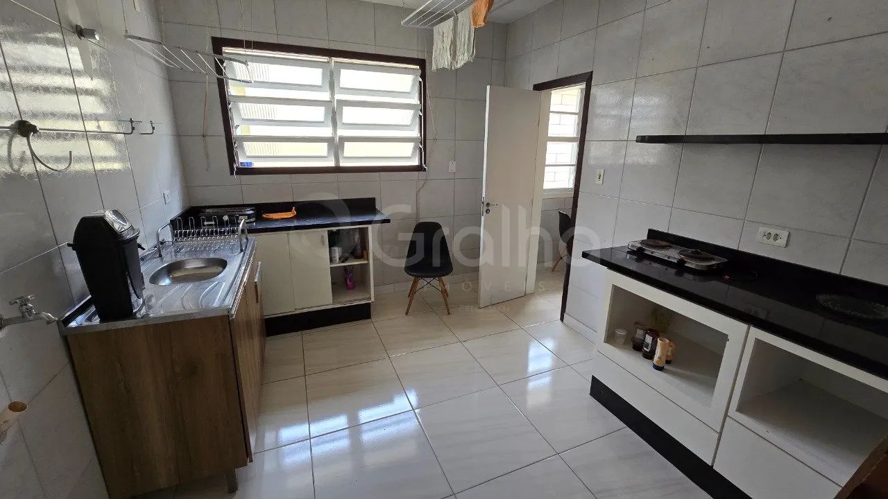 Casa com 7 dormitórios na Trindade