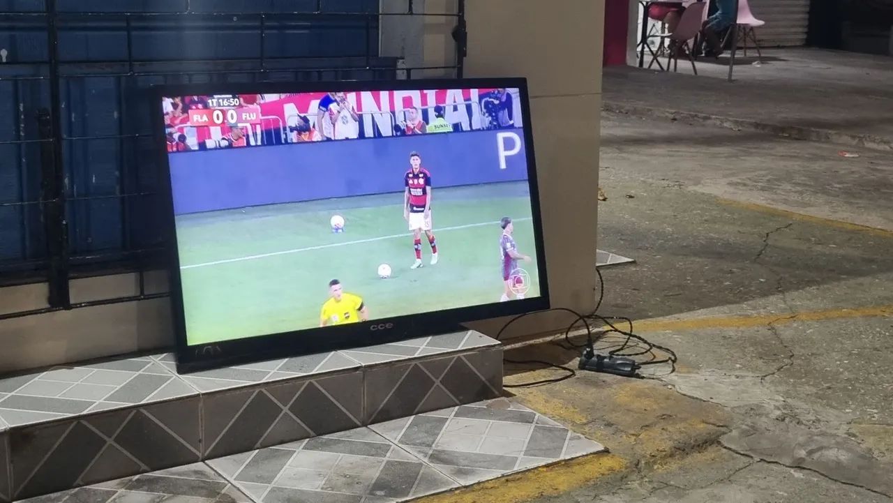 Vendo tv de 39 polegadas cce - Foto 5