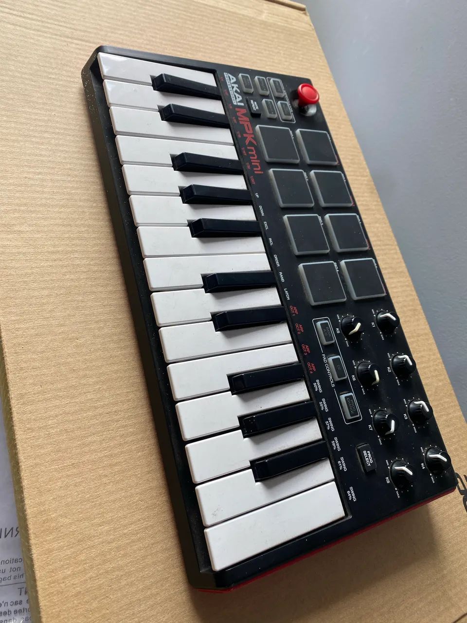 Controladora Akai mpk mini - Equipamentos e Acessórios de Som