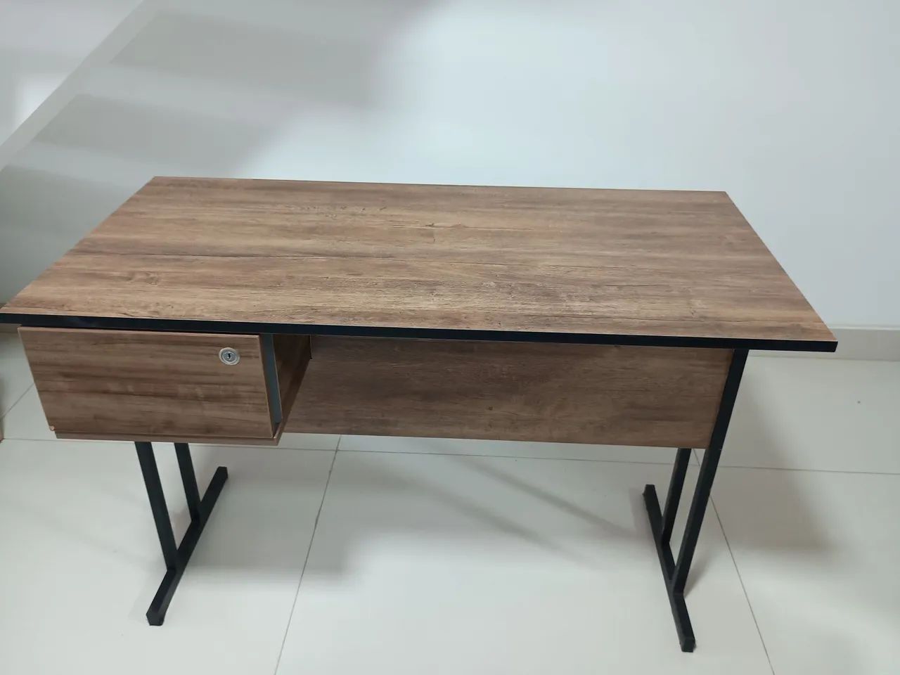 Vendo mesa e cadeira de escritório 