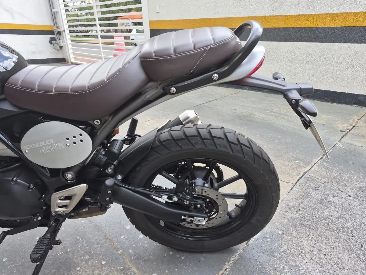 A Triumph Scrambler 400 X  - Foto 2