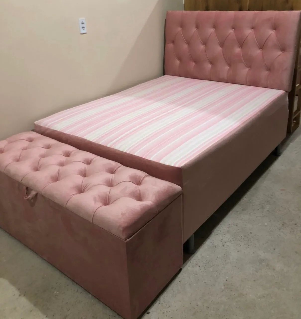 Kit casal Unibox: Cama + Cabeceira + Puff + 1 brinde  - Foto 4