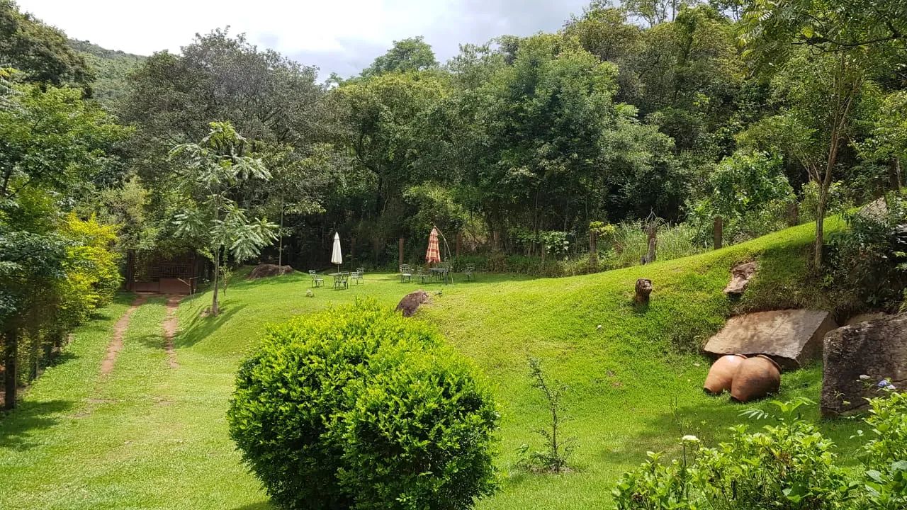 Compre Casa Campestre em Moeda-MG - Lindo pomar com Jabuticaba e muito mais! - Foto 5