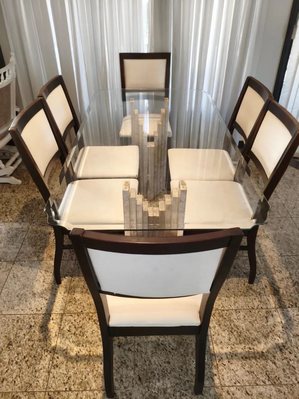 Mesa de Jantar de Vidro com 6 Cadeiras - Usada em Ótimo Estado (COMPLETA)